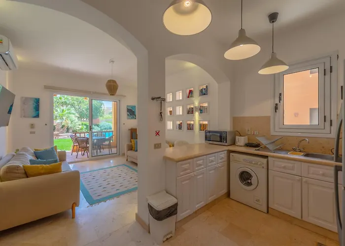 Apartment Charming With Pool In Prime Location