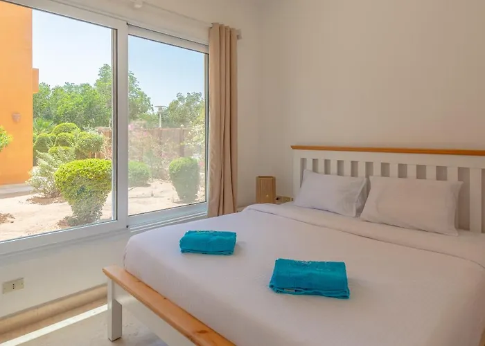 Charming With Pool In Prime Location Apartment *