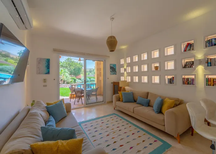 Apartment Charming With Pool In Prime Location