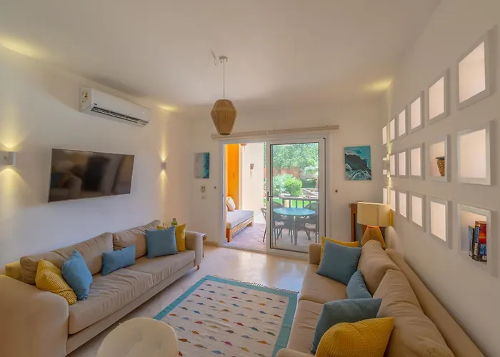 Apartment Charming With Pool In Prime Location *