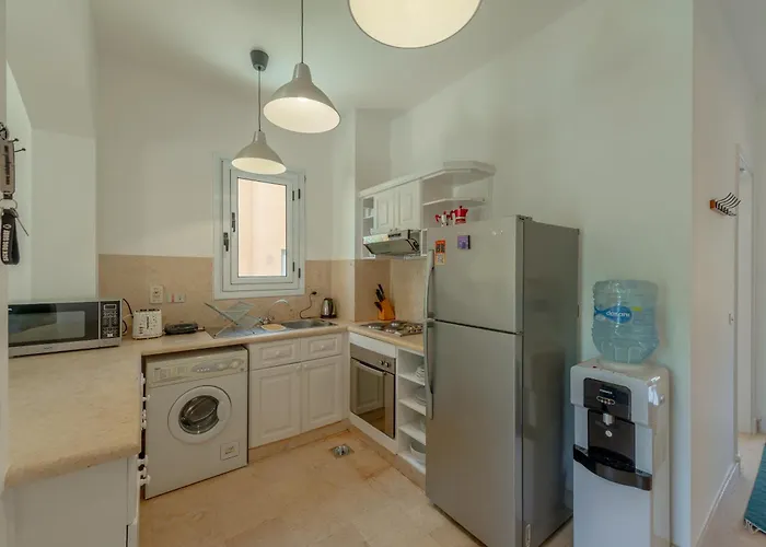 Charming With Pool In Prime Location *